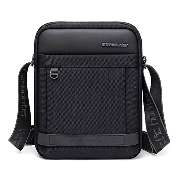 ARCTIC HUNTER τσάντα ώμου K00162 με θήκη tablet, αδιάβροχη, 4.62L, μαύρη
